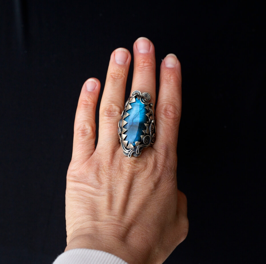 Natural Labradorite Silver Ring - Image 4