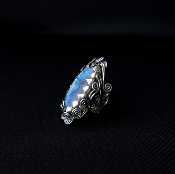 Natural Labradorite Silver Ring - Image 3