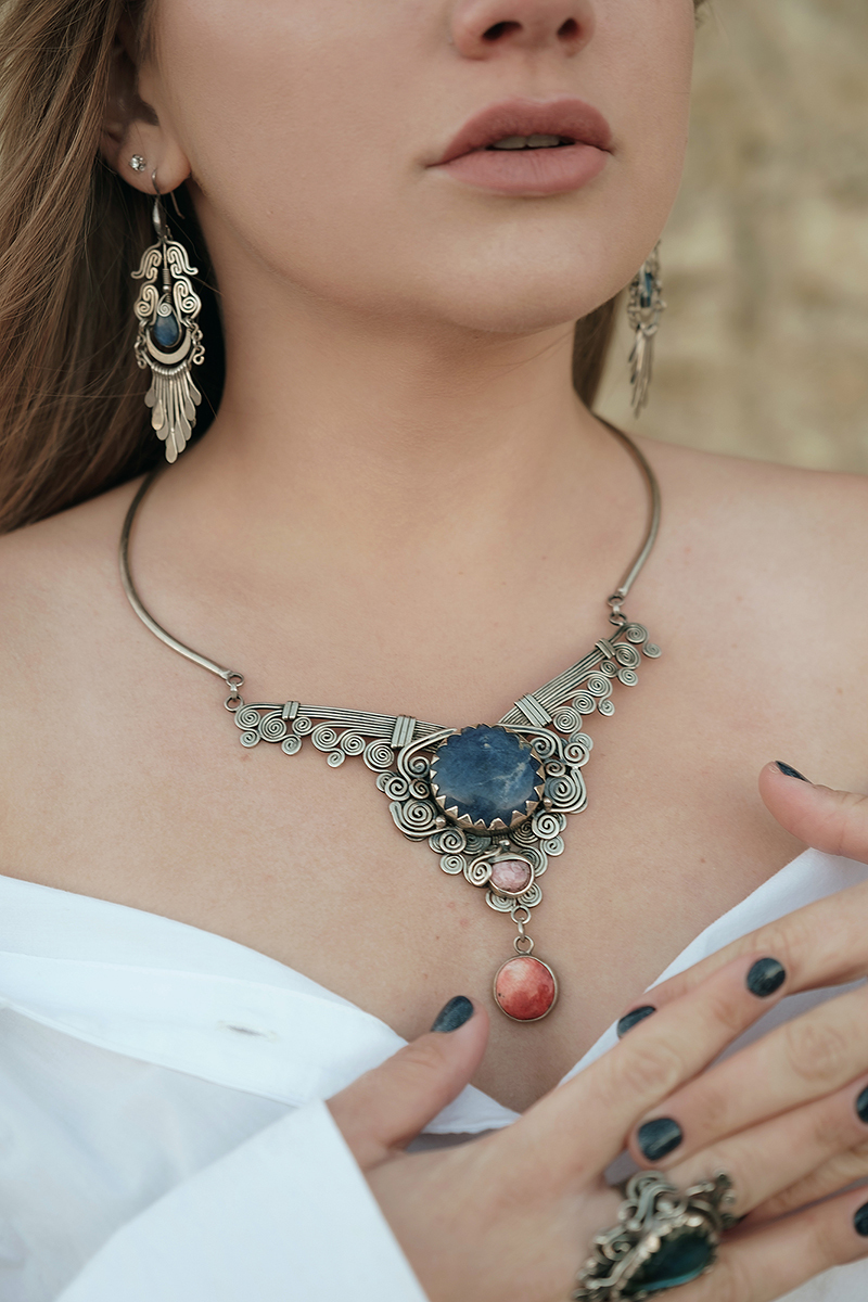LAPIZ LAZULI NECKLACE with spondylus - Image 3