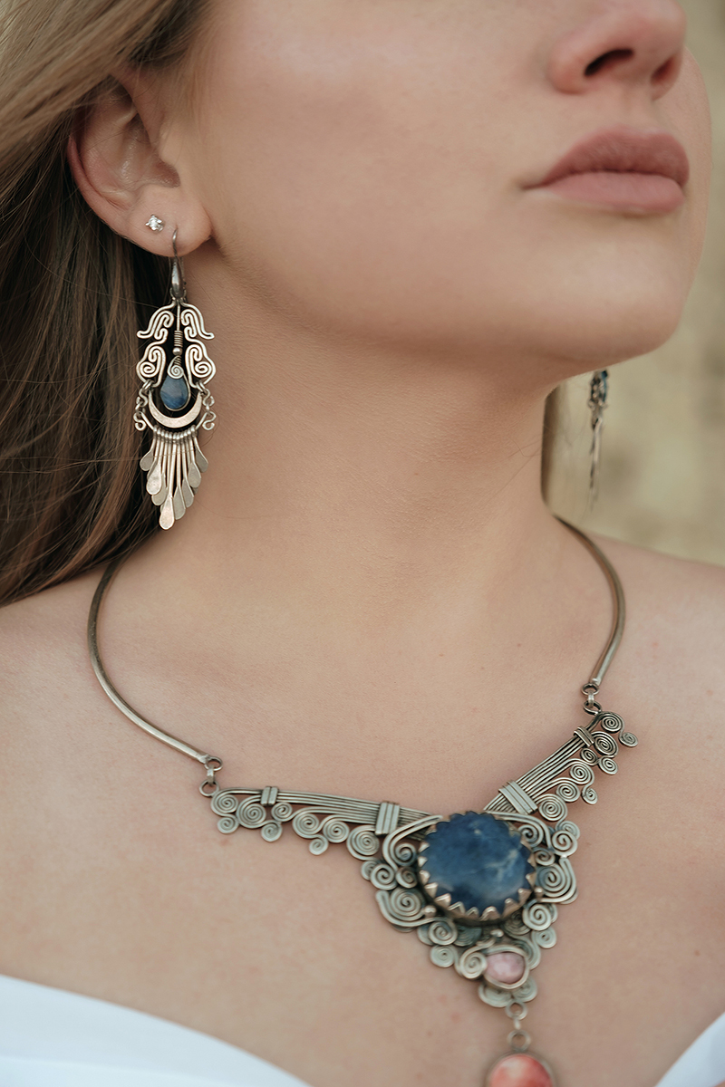 LAPIZ LAZULI NECKLACE with spondylus - Image 4