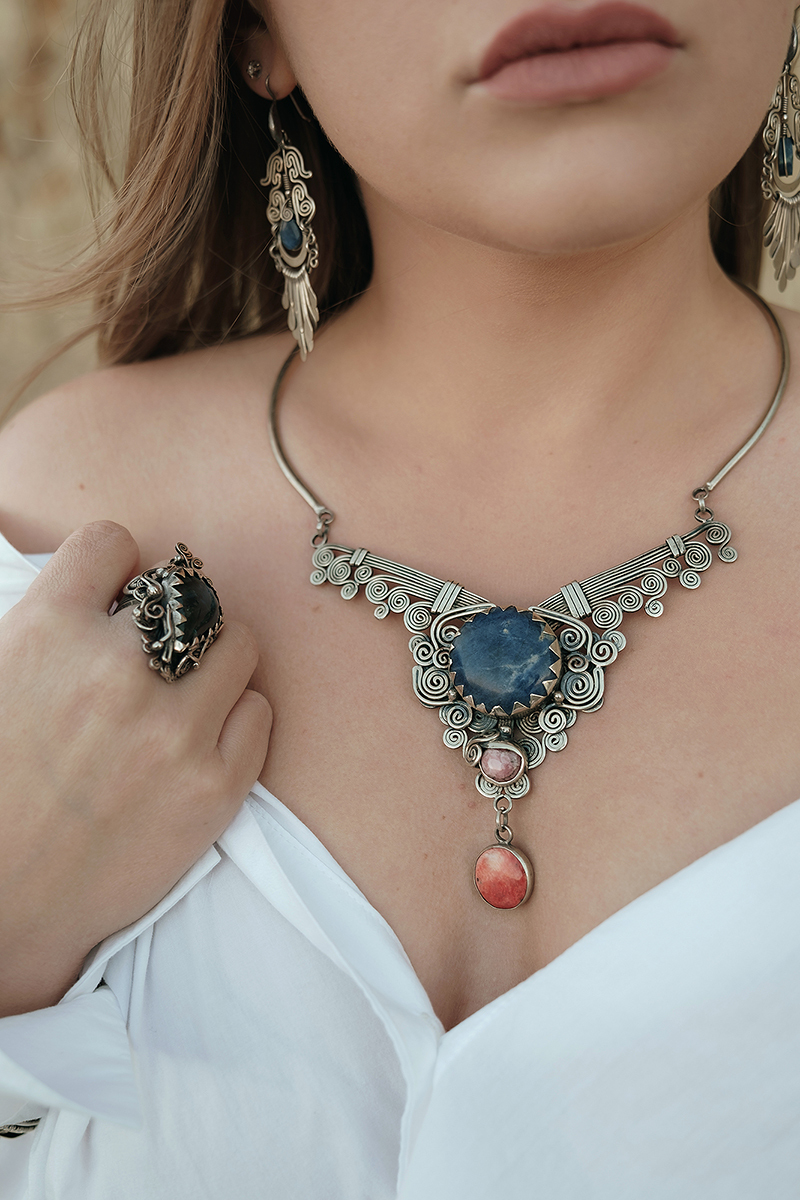 LAPIZ LAZULI NECKLACE with spondylus