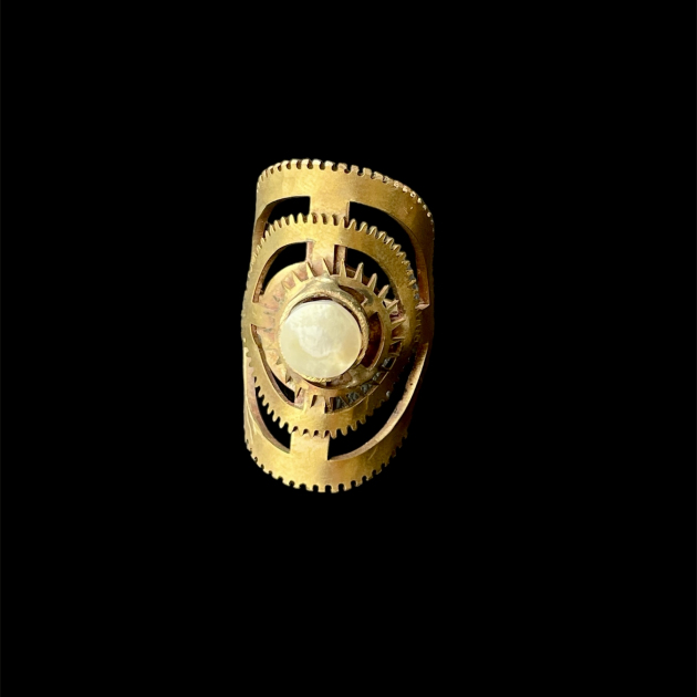 Gear Ring with Nacar stone