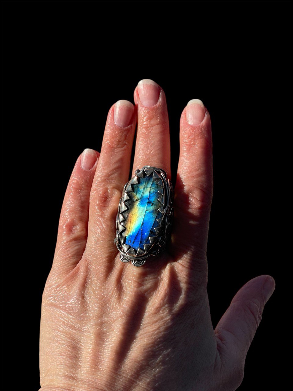 Natural Labradorite Silver Ring - Image 4